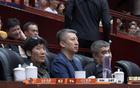 颜面尽失！季后赛12进8：山东男篮崩盘，巩晓彬杨鸣：1人太重要